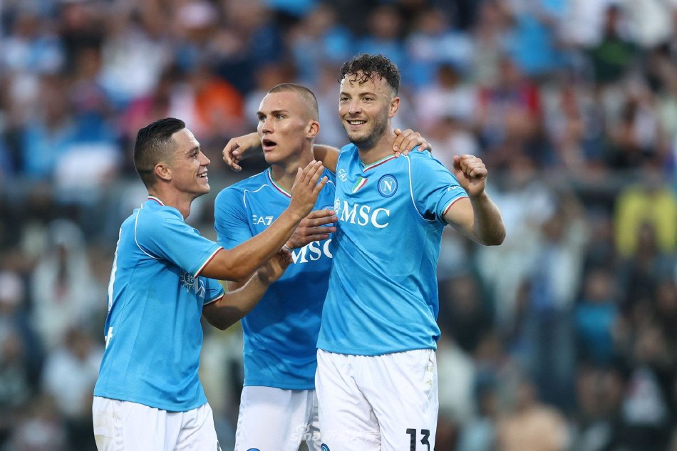 很多球迷表 很多球迷表