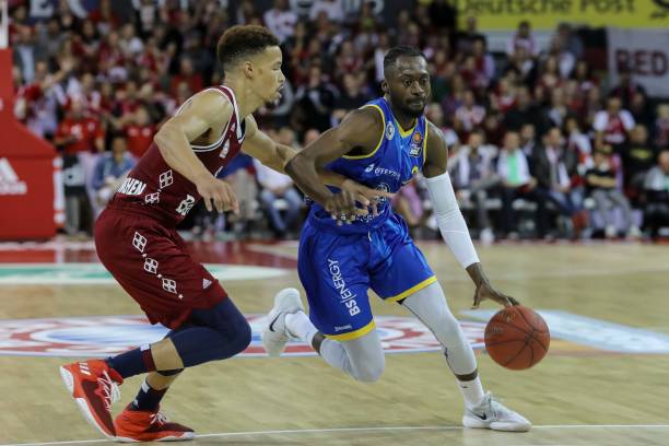 进攻端承担 进攻端承担